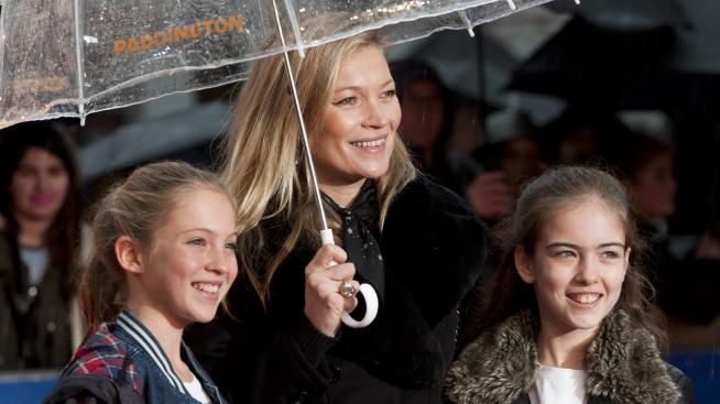 По стъпките на мама: Дъщерята на Кейт Мос с първо модно ревю