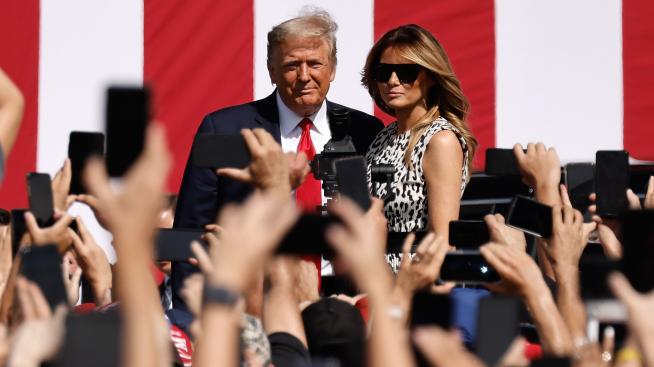 Критикуват Мелания Тръмп заради липсата на предпазна маска