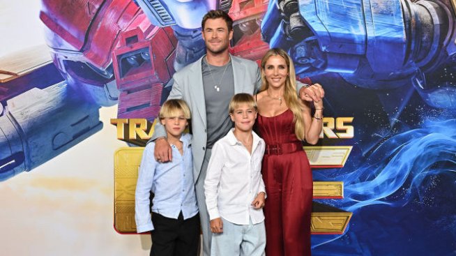 Синовете близнаци на Крис Хемсуърт и Елза Патаки имат нови диви прически