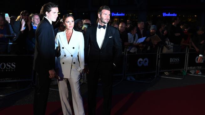 Ще направи ли Виктория Бекъм сватбената рокля на Никола Пелц?