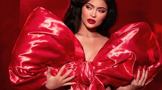 Код „червено“ за Кайли Дженър 