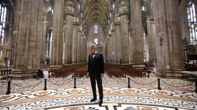 Андреа Бочели счупи рекорд с изпълнението си за Великден