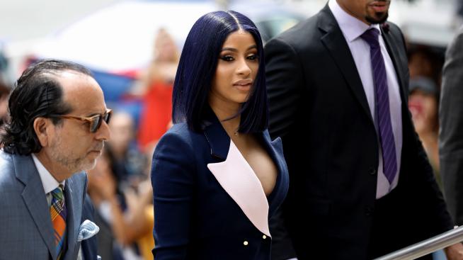 Въпреки развода, Offset изненада Карди Би