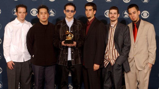 Linkin Park пускат песен с вокалите на Честър Бенингтън