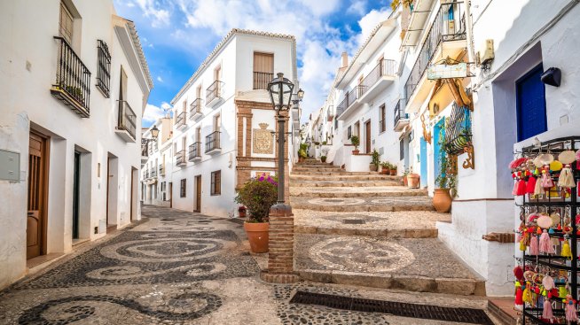 Вижте кое е най-красивото градче в Испания, където е заснет сериалът на Netflix „Два гроба“