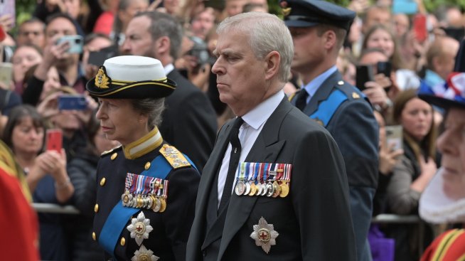 Принц Андрю следи внимателно кариерата на Хари, защо?