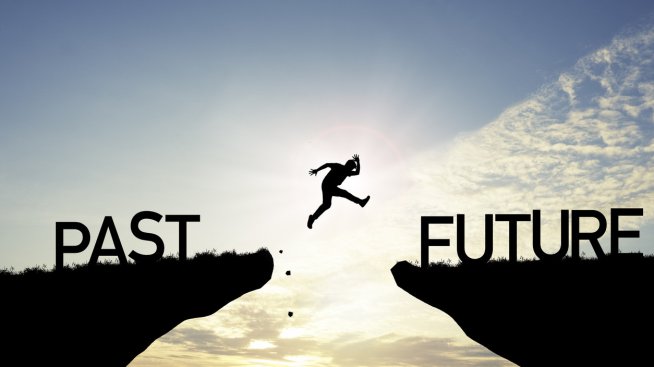 4 зодии, които ще затворят една глава от живота си след пълнолунието тази седмица