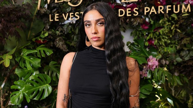 Лурдес Леон направи изумителна поява на Седмицата на модата в Париж