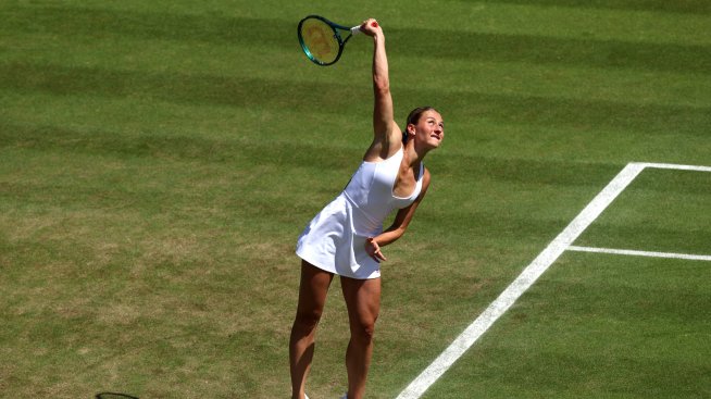 Висша мода на корта - украинката Марта Костюк побеждава на "Уимбълдън" със сватбена рокля