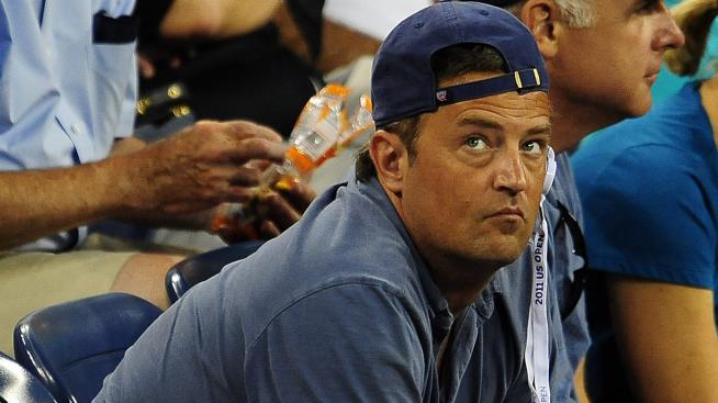 Феновете на „Приятели“ се притесниха за Матю Пери