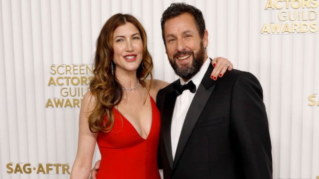 Щастливи заедно: Адам Сандлър и зашеметяващата му съпруга Джаки на червения килим