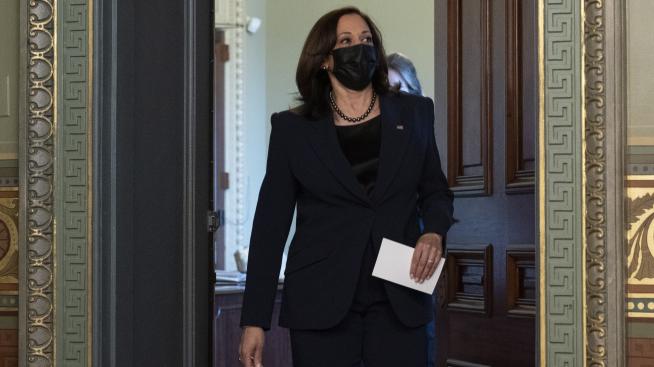 Тренировката на Камала Харис – на открито и сред фенове