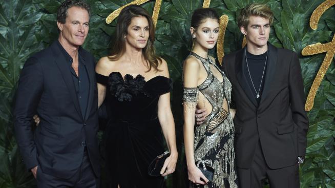 Синди Крауфорд и Ранди Гербер са притеснени за сина си