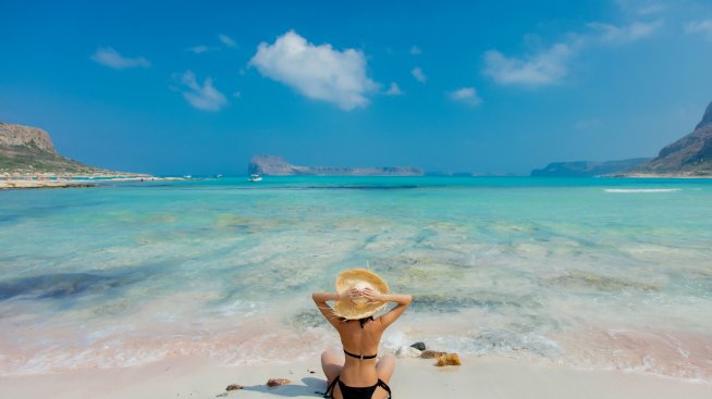 Гръцко блаженство: Къде в южната ни съседка почиват известните българи