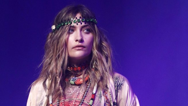 И Парис Джаксън влиза в „Зловеща семейна история“