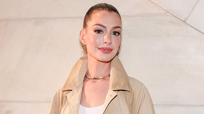 Ан Хатауей предизвика слуховете, че е изпънала лицето си с пластична хирургия