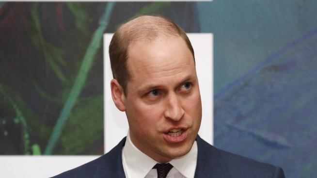 Принц Уилям: Притеснявам се за талията на нацията с толкова бонбони и пайове