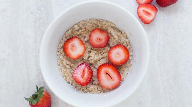 Овесена каша: Как помага за отслабването?