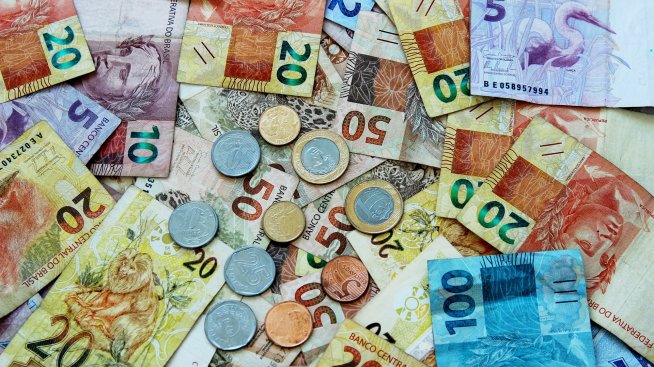 В полза на служителите: Шеф намали заплатата си с 90%