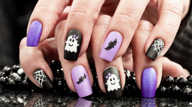 Страшни, но сладки нокти за Хелоуин – 7 идеи за маникюр с духове 