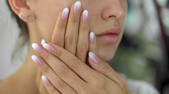 Маникюр за лятото – как да си направите омбре дизайн