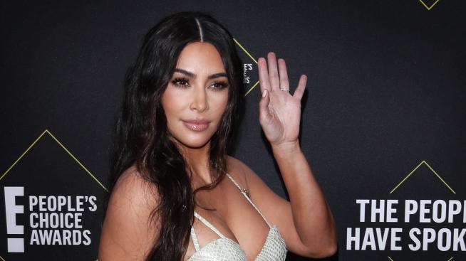 След новината за развод: Ким Кардашян се хвали с тялото си и забогатява с 200 милиона 