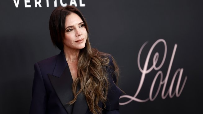 Красота и стил – Виктория Бекъм в Париж преди ревюто на новата си колекция