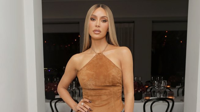 Коледна украса за милиардери: Ким Кардашян е направила снежна гора в къщата си