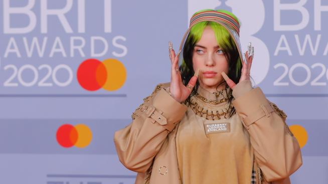 Били Айлиш: Обличам се като момче, защото се чувствам нежелана