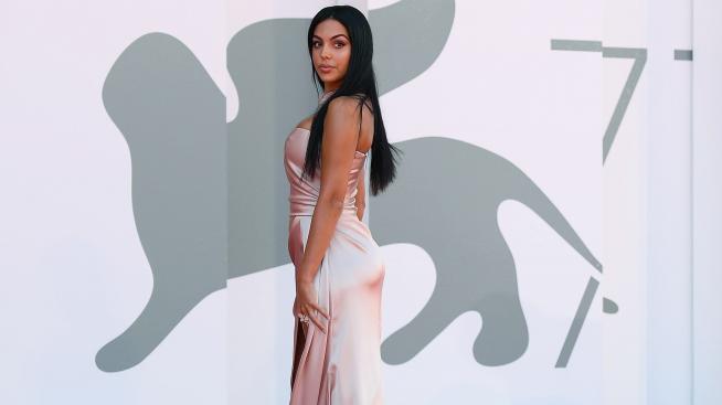 Как приятелката на Кристиано Роналдо конкурира Ким Кардашян? 