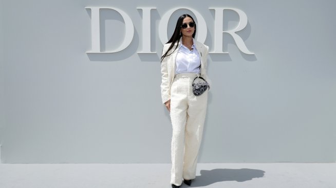 60-годишната Деми Мур показа завидна фигура по бански