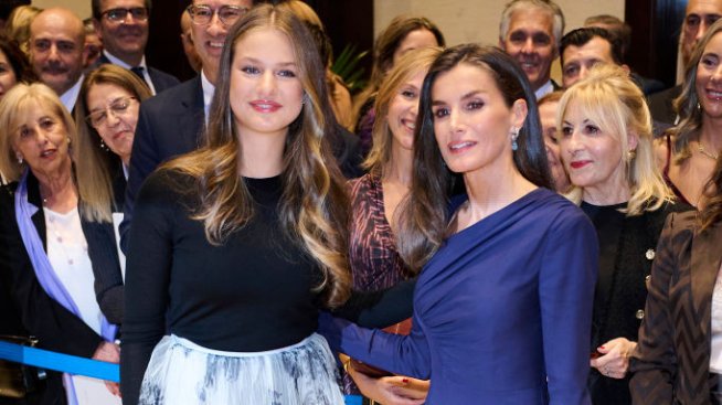 Видения в синьо – кралица Летисия и принцеса Леонор се появиха в сходни тоалети 