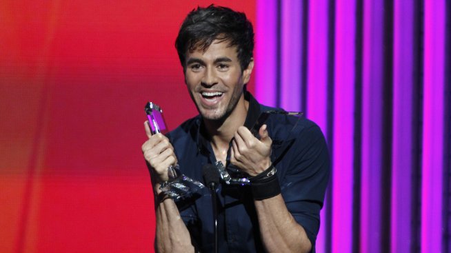 Време за игра! Енрике Иглесиас и малката Луси