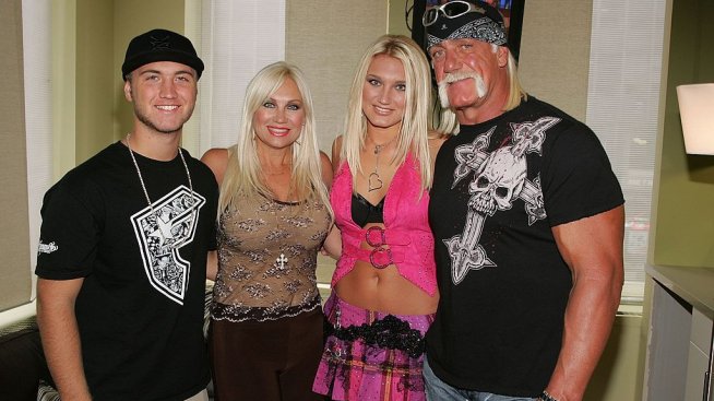 Дъщерята на Хълк Хоган обвини родителите си в тежко насилие, майка ѝ я нарече „нарцисист“