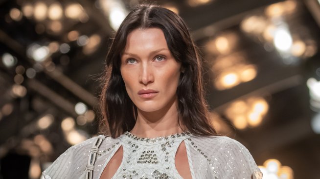 Бела Хадид с гаджето в Тексас