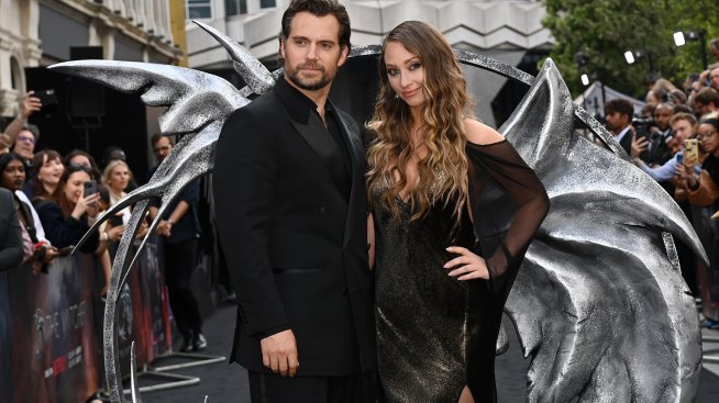 Кое е това „обикновено“ момиче, което плени сърцето на Супермен Хенри Кавил