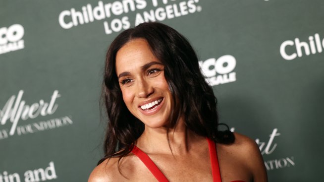 Истинска подкрепа – Меган Маркъл облича тийнейджърки, пострадали от пожарите 