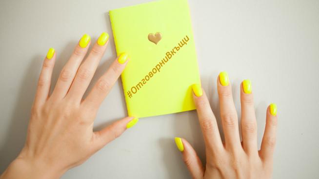 Неонов лак – най-новата тенденция в маникюра