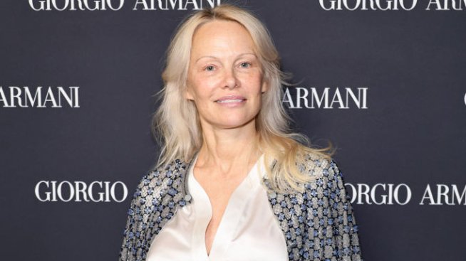 Памела Андерсън и Брук Шийлдс показаха висша класа на шоуто на Armani в Ню Йорк