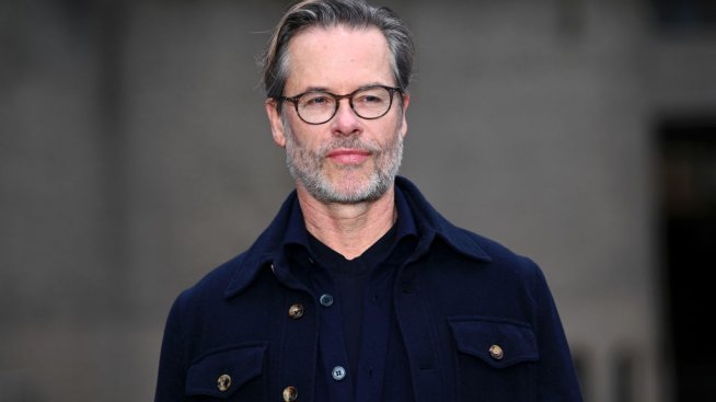 Номинираният за „Оскар“ Гай Пиърс се раздели с майката на сина си