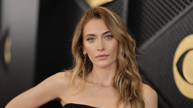 Дъщерята на Майкъл Джексън, Парис, обляна в сълзи 16 години след смъртта на Краля на попа