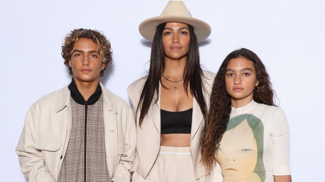 Съпругата модел на Матю Макконъхи, Камила, и дъщеря им Вида – като две капки вода