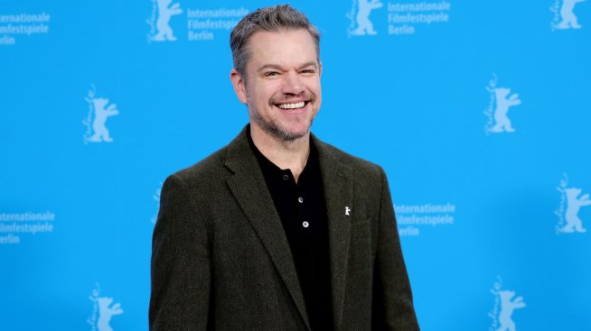 Секси на плажа – Мат Деймън показа големите си мускули и бицепси