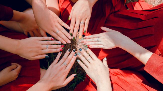 Есенен маникюр: 4 идеи в цвят каки