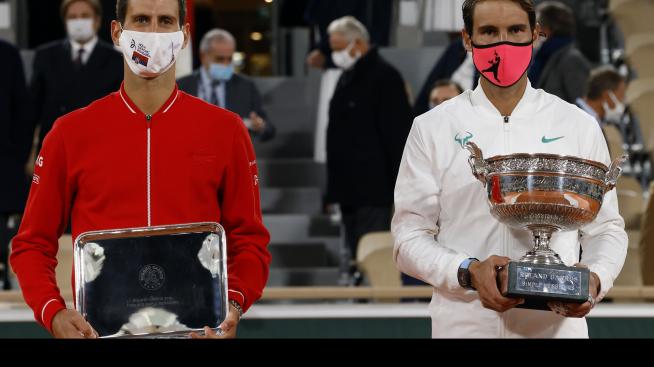 Кои знаменитости превърнаха маските за лице в моден аксесоар?