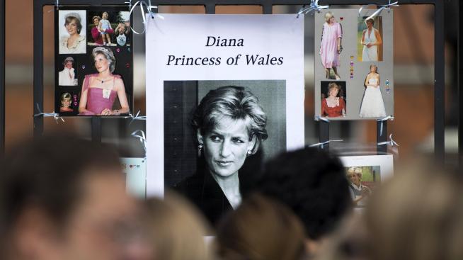 Ретро кадър: Принцеса Даяна по бански до Кирил Сакскобургготски