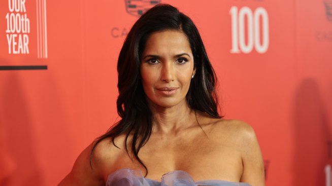 52-годишната Падма Лакшми със златен бански на корицата на Sports Illustrated