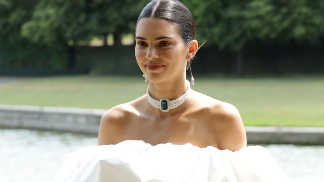 Кендъл Дженър и Bad Bunny са все така заедно, въпреки че той не мисли за брак и деца