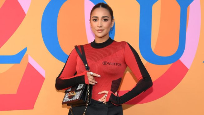 Мил момент: Шей Мичъл и новородената ѝ дъщеря в първа фотосесия