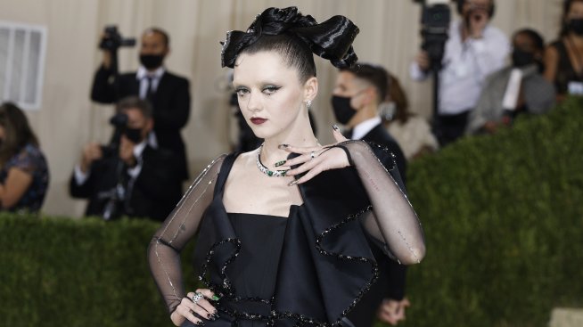 Мейзи Уилямс разказа за травмиращата връзка с баща си 